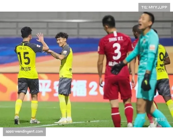 严鼎皓七分钟吃牌心态失衡 铁人中场核心防守动作变形